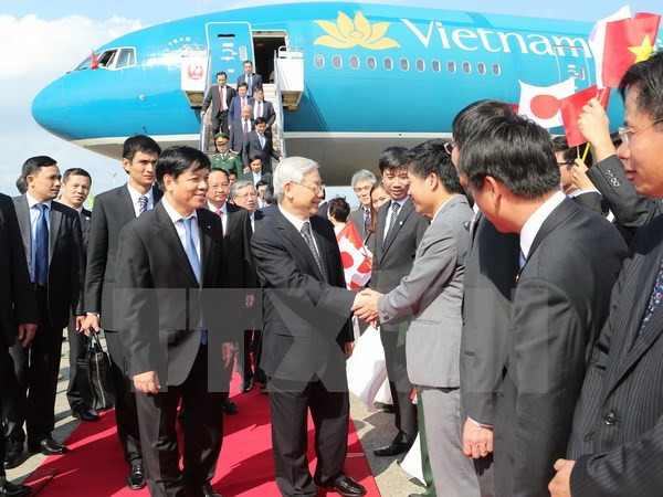 越共中央总书记阮富仲会见日本一些大型经济集团领导 ảnh 1