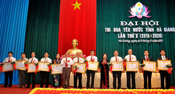 越南国家副主席阮氏缘出席河江省爱国竞赛大会 ảnh 1