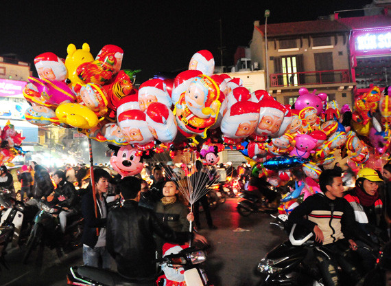 越南全国各地纷纷举行庆祝2015年圣诞节活动 ảnh 1 越南全国各地纷纷举行庆祝2015年圣诞节活动 ảnh 1