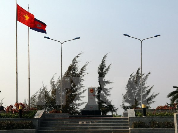越柬两国下决心完成陆地边界勘界立碑工作 ảnh 1 越柬两国下决心完成陆地边界勘界立碑工作 ảnh 1