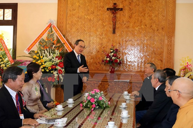 越南祖国阵线中央委员会主席走访慰问得乐省基督教神职人员和信教群众 ảnh 1 越南祖国阵线中央委员会主席走访慰问得乐省基督教神职人员和信教群众 ảnh 1