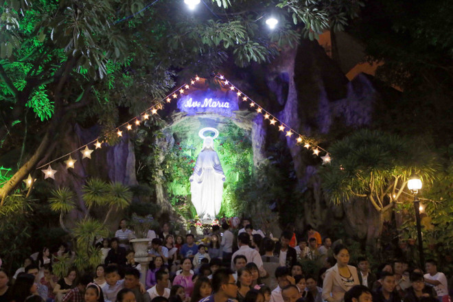 2015年圣诞节到来越南全国各地洋溢着圣诞气氛 ảnh 3 2015年圣诞节到来越南全国各地洋溢着圣诞气氛 ảnh 3