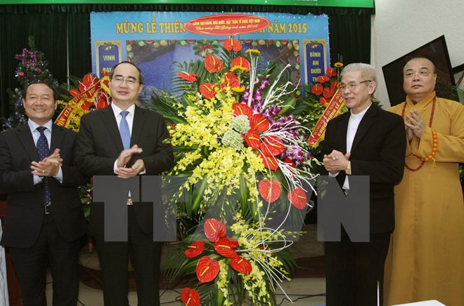 越南祖国阵线中央委员会主席向天主教团结委员会致以圣诞节祝福 ảnh 1