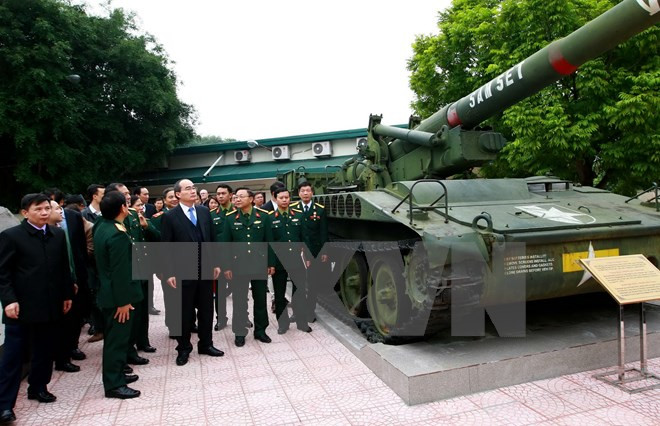 越南祖国阵线中央委员会主席阮善仁走访越南军事历史博物馆 ảnh 1 越南祖国阵线中央委员会主席阮善仁走访越南军事历史博物馆 ảnh 1