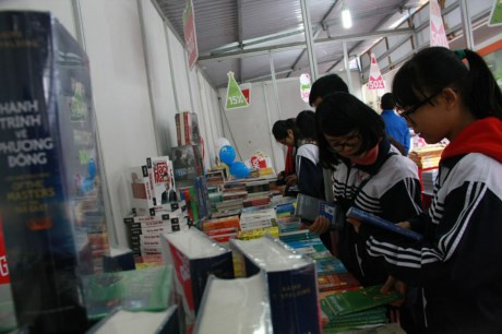 圣诞图书节——河内2015年圣诞节具有意义的文化活动 ảnh 1