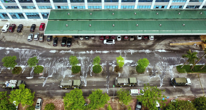 组图：化学兵兵种在中央热带疾病医院东英分院进行消毒处理 ảnh 11