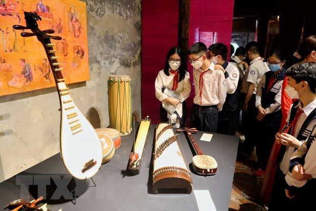 河内古街举行多项文艺活动,庆祝4.30和 5. 1等重大节日 ảnh 2 河内古街举行多项文艺活动,庆祝4.30和 5. 1等重大节日 ảnh 2