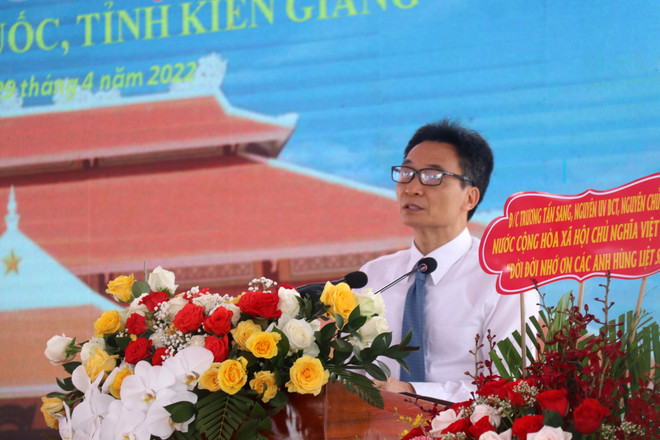 坚江省举行胡志明主席塑像动工兴建仪式暨富国市烈士祠竣工仪式 ảnh 2 坚江省举行胡志明主席塑像动工兴建仪式暨富国市烈士祠竣工仪式 ảnh 2