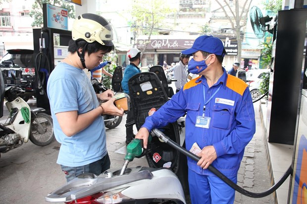 越南国内汽油价格出现反弹回升 每升上调近700越盾 ảnh 1 越南国内汽油价格出现反弹回升 每升上调近700越盾 ảnh 1