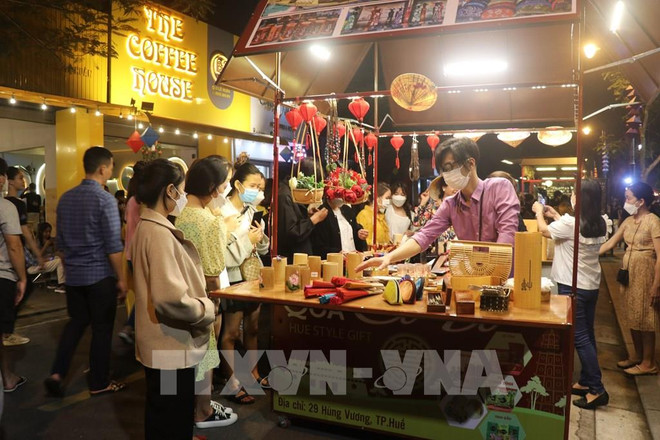 顺化皇城夜市街正式开街重现昔日顺化空间 ảnh 1 顺化皇城夜市街正式开街重现昔日顺化空间 ảnh 1