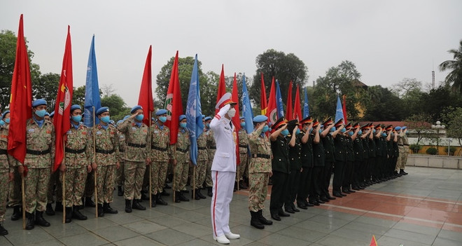 越南一号工兵队和四号二级野战医院在执行任务前发起竞赛活动 ảnh 1 越南一号工兵队和四号二级野战医院在执行任务前发起竞赛活动 ảnh 1