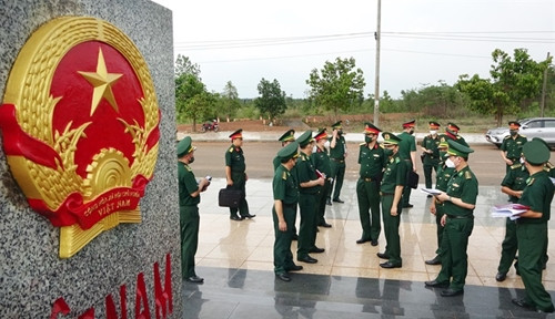 检查第一届越柬边境国防友好交流活动准备工作 ảnh 2 检查第一届越柬边境国防友好交流活动准备工作 ảnh 2