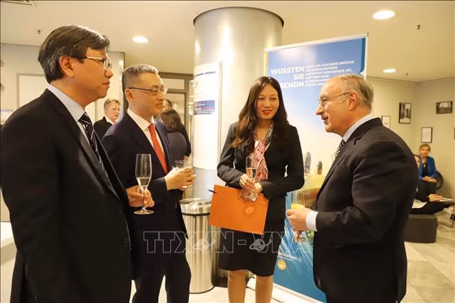 向德国友人推广越南旅游目的地 ảnh 2