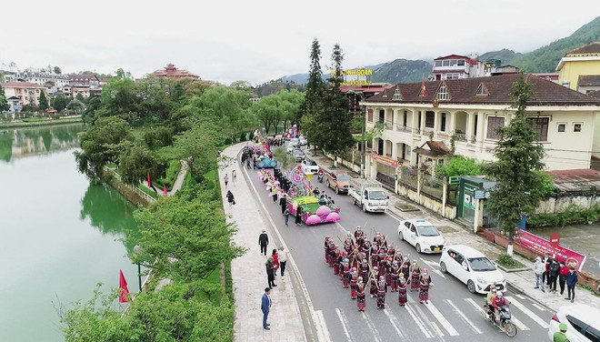 2022年沙坝夏季节有助于推介当地特色夏季旅游活动 ảnh 1 2022年沙坝夏季节有助于推介当地特色夏季旅游活动 ảnh 1