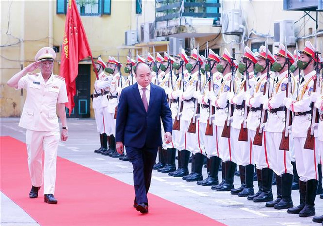 国家主席阮春福探访公安部国内安全局 ảnh 1 国家主席阮春福探访公安部国内安全局 ảnh 1