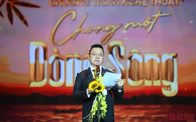 “共享一条河”特殊艺术晚会在河内举行 ảnh 2