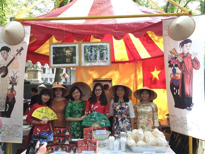 越南文化亮相2018荷兰“使馆节” ảnh 1 越南文化亮相2018荷兰“使馆节” ảnh 1