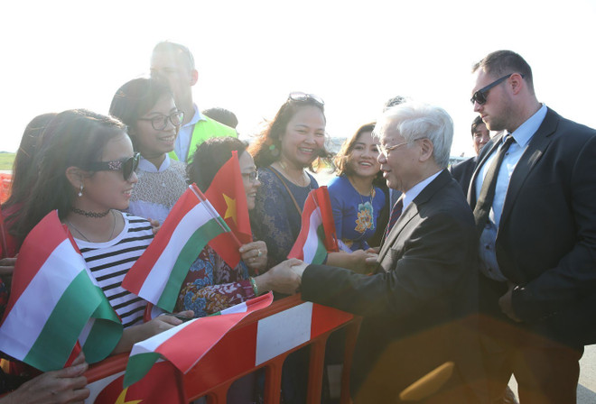 越共中央总书记阮富仲抵达布达佩斯 开始对匈牙利进行正式访问 ảnh 3