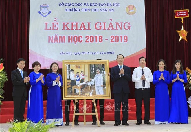 越南国家主席陈大光出席朱文安高中学校开学典礼 ảnh 2 越南国家主席陈大光出席朱文安高中学校开学典礼 ảnh 2