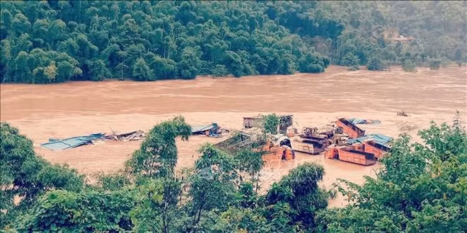 越南北部和北中部地区山区省份暴雨洪水导致14人死亡 4人失踪 ảnh 1