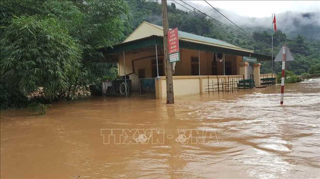 越南北部和北中部地区山区省份暴雨洪水导致14人死亡 4人失踪 ảnh 2 越南北部和北中部地区山区省份暴雨洪水导致14人死亡 4人失踪 ảnh 2