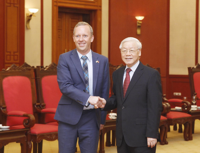 越共中央总书记阮富仲会见英国新任驻越大使 ảnh 1 越共中央总书记阮富仲会见英国新任驻越大使 ảnh 1