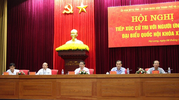 越南第十四届国会代表候选人会见接触广宁省选民 ảnh 1 越南第十四届国会代表候选人会见接触广宁省选民 ảnh 1