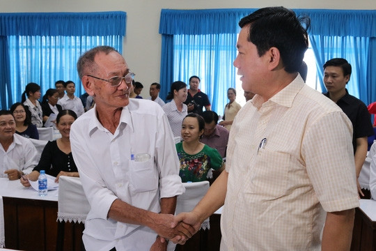 胡志明市委书记丁罗升会见该市选民 ảnh 1 胡志明市委书记丁罗升会见该市选民 ảnh 1