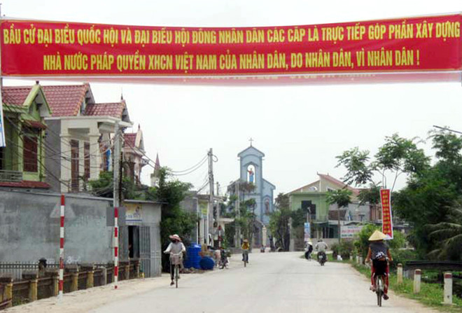 富寿省天主教信教群众期待选举日到来 ảnh 1