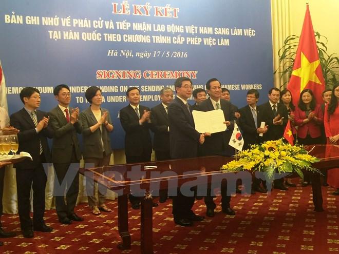 越韩重新签署接受越南劳动者的常规备忘录 ảnh 1