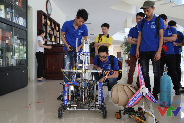 2016年越南全国大学生机器人大赛决赛在宁平省开赛 ảnh 1 2016年越南全国大学生机器人大赛决赛在宁平省开赛 ảnh 1