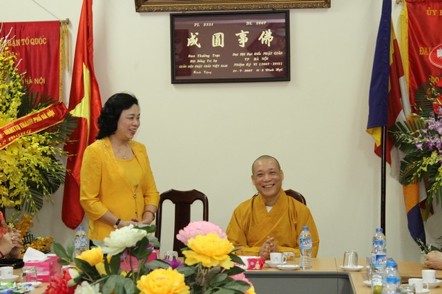 佛历2560年佛诞大典:河内市领导向河内市佛教协会致以节日祝福 ảnh 1 佛历2560年佛诞大典:河内市领导向河内市佛教协会致以节日祝福 ảnh 1