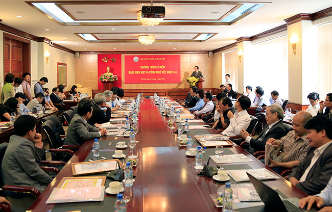 越南河内国家大学向10项科技工程颁发奖励 ảnh 1