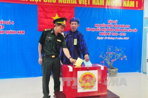 新一届国会和各级人民议会代表选举:广南省49个选区举行提前投票 ảnh 1 新一届国会和各级人民议会代表选举:广南省49个选区举行提前投票 ảnh 1