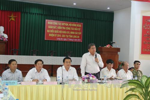 越南国会常委会代表团检查隆安省国会和各级人民议会换届选举筹备工作 ảnh 1 越南国会常委会代表团检查隆安省国会和各级人民议会换届选举筹备工作 ảnh 1