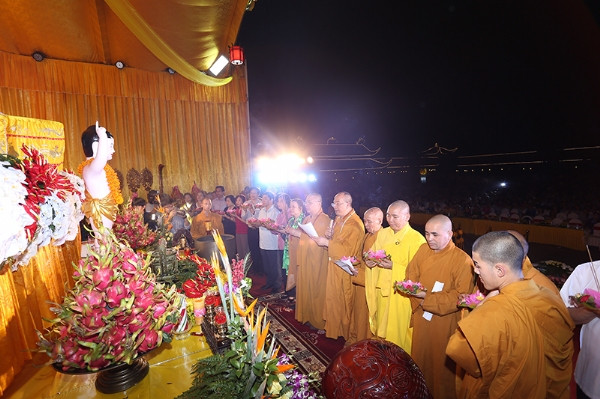 广宁省举行世界和平玉佛恭迎大典 ảnh 1
