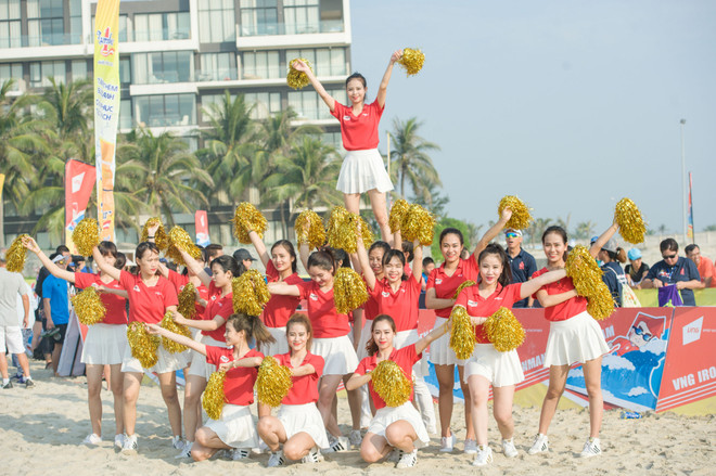 越捷航空公司举行多项活动欢迎越南2016年第二次铁人三项比赛 ảnh 1 越捷航空公司举行多项活动欢迎越南2016年第二次铁人三项比赛 ảnh 1