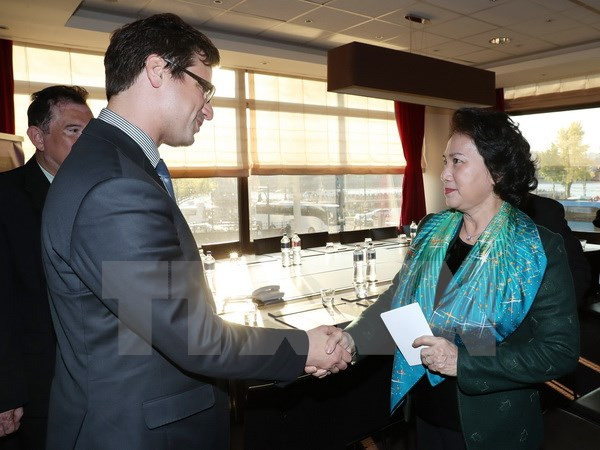 越南国会主席阮氏金银抵达布达佩斯 开始对匈牙利进行正式访问 ảnh 2