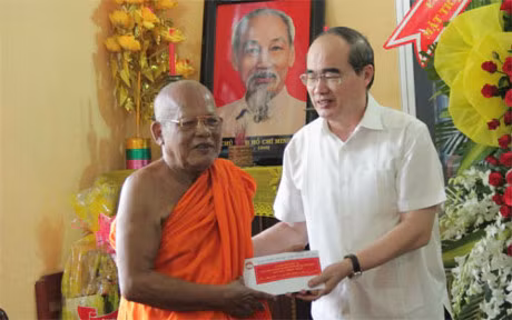 阮善仁向高棉族同胞致以新年祝福 ảnh 1