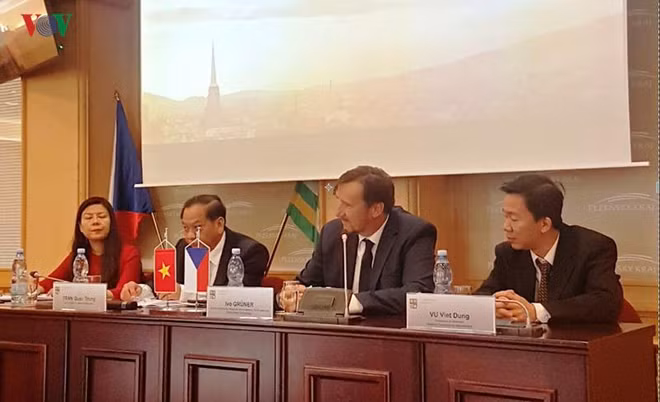 芹苴市代表团赴捷克了解经贸合作机会 ảnh 1