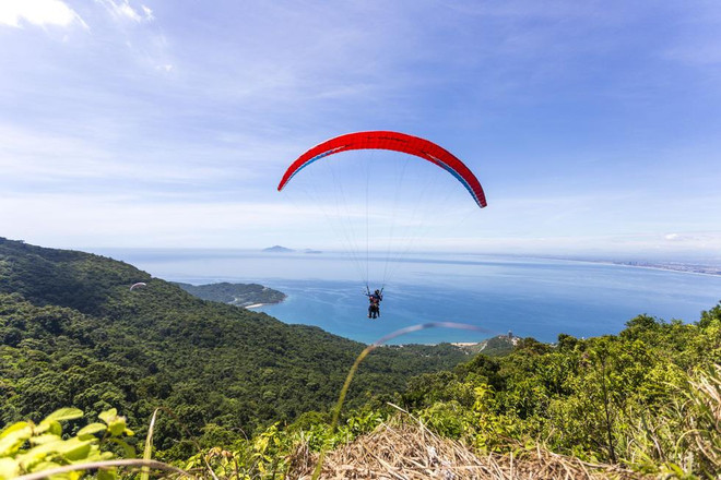 同奈省测站山被评为全国最理想的滑翔伞基地 ảnh 2 同奈省测站山被评为全国最理想的滑翔伞基地 ảnh 2