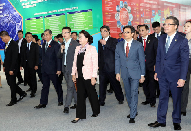 越南国会主席阮氏金银参观中国中关村科技会展中心 ảnh 1 越南国会主席阮氏金银参观中国中关村科技会展中心 ảnh 1