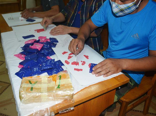 广平省缴获近9000粒合成毒品 ảnh 1