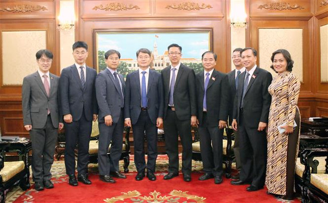 胡志明市领导会见韩国国会副秘书长 ảnh 2