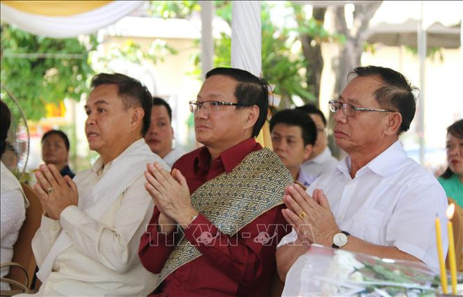 越南驻老挝大使馆代表团出席苏发努冯主席诞辰110周年纪念典礼 ảnh 2