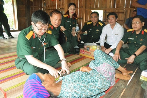 全国各地开展知恩报恩活动 ảnh 1