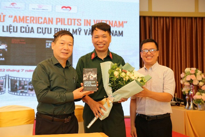 《在越南的美国飞行员》英文版书籍正式发行 ảnh 3