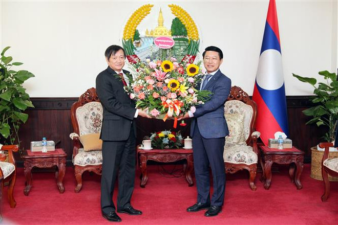 越南祝贺老挝建国48年来取得的成就 ảnh 1 越南祝贺老挝建国48年来取得的成就 ảnh 1