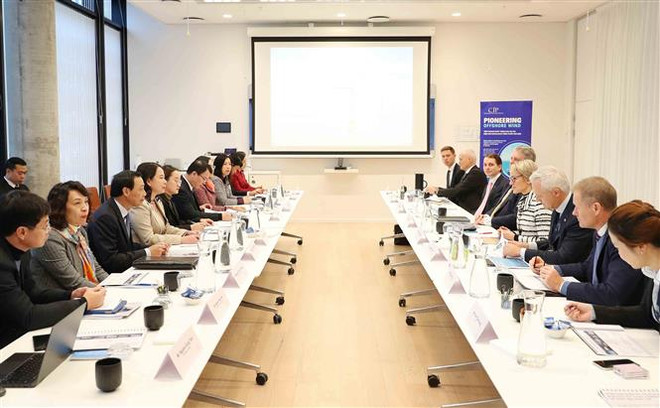 国家副主席武氏映春与丹麦首相梅特·弗雷泽里克森举行会谈 会见丹麦议会议长索伦·盖德 ảnh 4