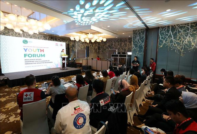 红十字会与红新月会国际联合会亚太地区青年论坛在在河内开幕 ảnh 2